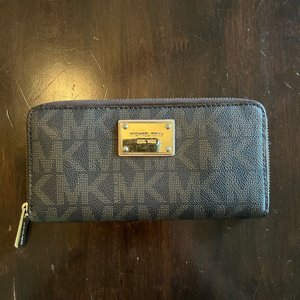 Michael Kors Logo Continental Wallet
